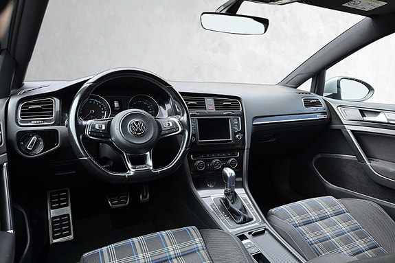 Volkswagen Golf VII 10 of 10