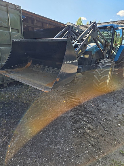 New Holland 8160 2 of 12
