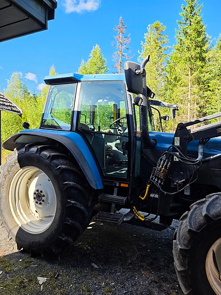 New Holland 8160 3 of 12
