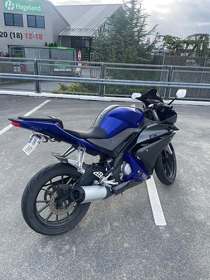 Yamaha YZF-R 125 3 of 23
