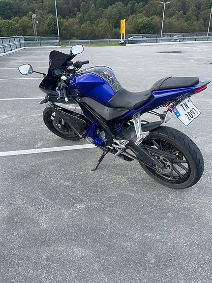Yamaha YZF-R 125 2 of 23