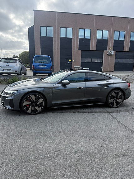 Audi e-tron GT 3 of 20