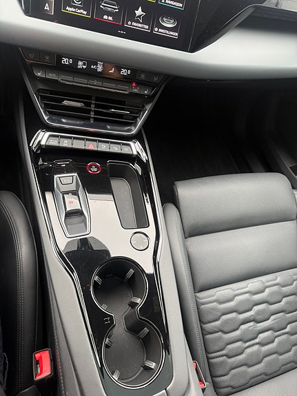 Audi e-tron GT 16 of 20