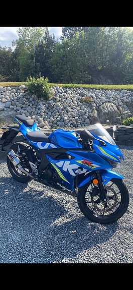 Suzuki GSX-R 125 2 of 5