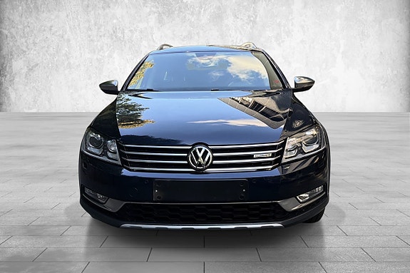 Volkswagen Passat Alltrack 2 of 20