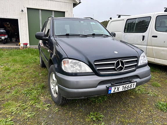 Mercedes-Benz ML230 2 of 30