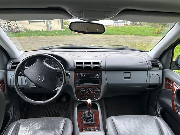 Mercedes-Benz ML230 12 of 30