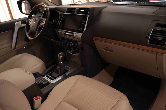 Toyota Land Cruiser 13 of 30