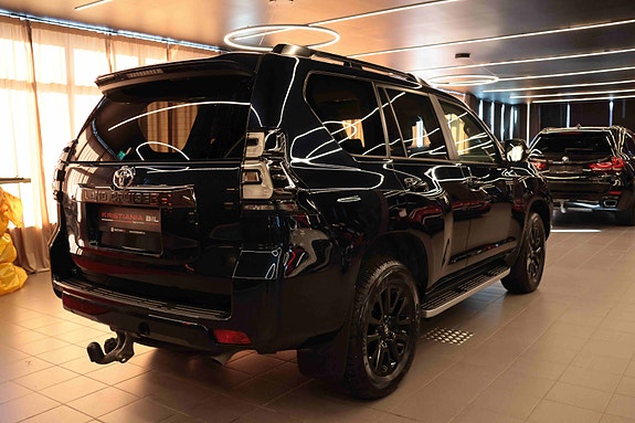 Toyota Land Cruiser 8 of 30