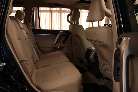 Toyota Land Cruiser 15 of 30