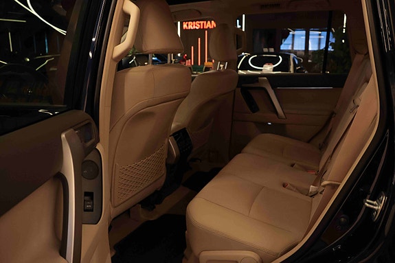 Toyota Land Cruiser 26 of 30