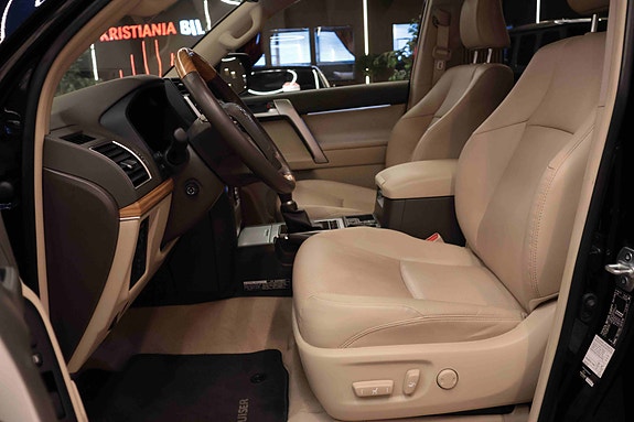 Toyota Land Cruiser 27 of 30