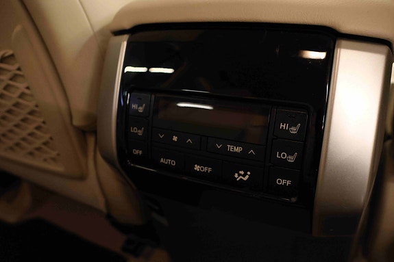 Toyota Land Cruiser 17 of 30