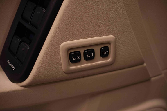 Toyota Land Cruiser 30 of 30