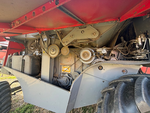 Massey Ferguson C8 6 of 17