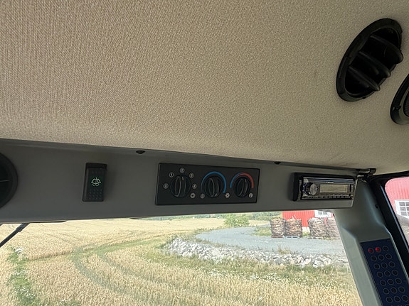 Massey Ferguson C8 9 of 17