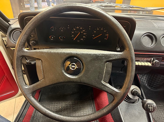 Opel Manta 15 of 22