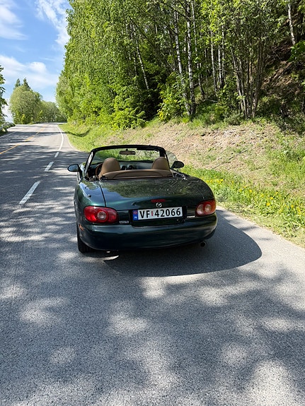 Mazda MX-5 6 of 10