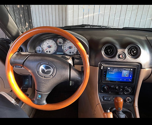 Mazda MX-5 8 of 10