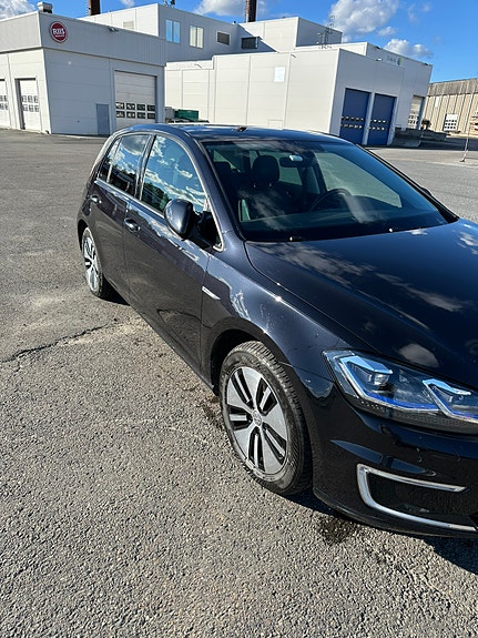 Volkswagen e-Golf VII 10 of 13