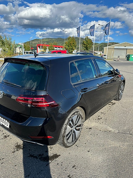 Volkswagen e-Golf VII 11 of 13