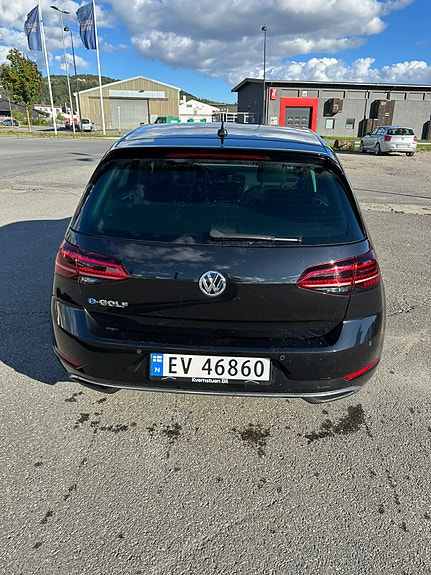 Volkswagen e-Golf VII 12 of 13