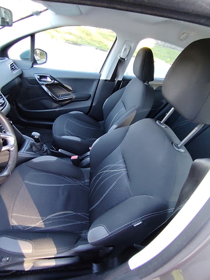Peugeot 208 14 of 30