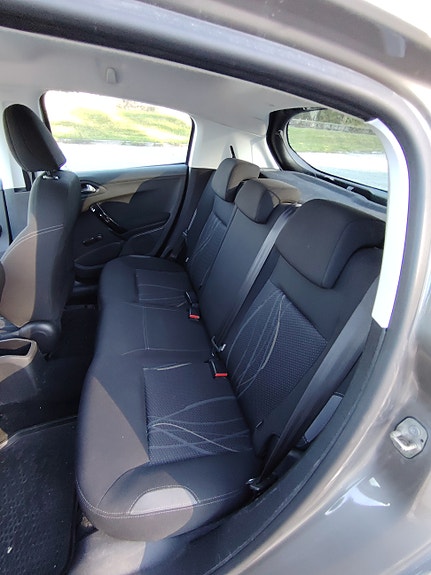 Peugeot 208 22 of 30