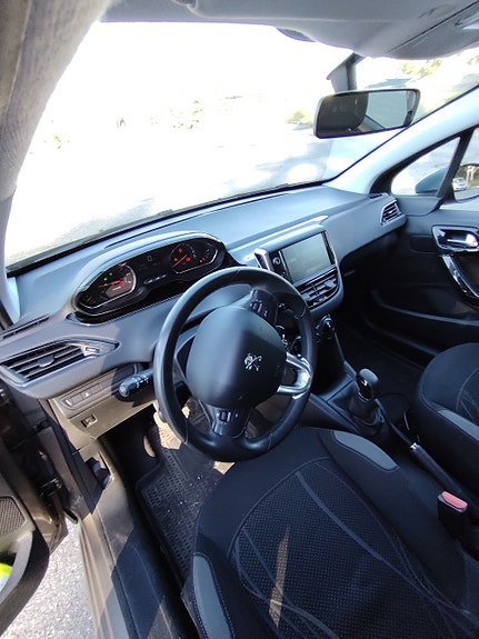 Peugeot 208 15 of 30
