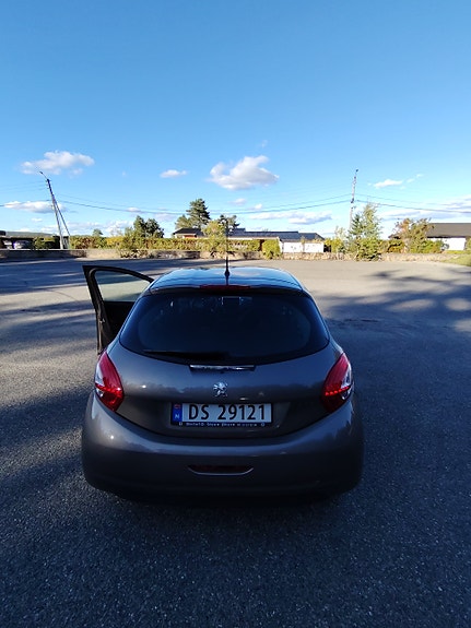 Peugeot 208 20 of 30