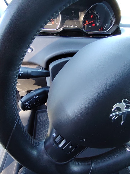 Peugeot 208 12 of 30