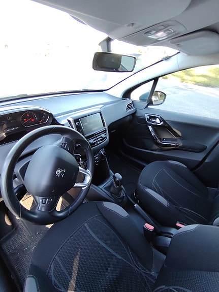 Peugeot 208 11 of 30