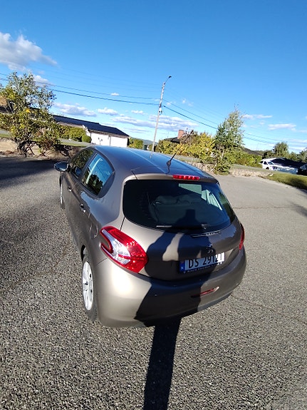 Peugeot 208 3 of 30