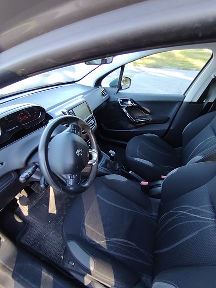 Peugeot 208 16 of 30