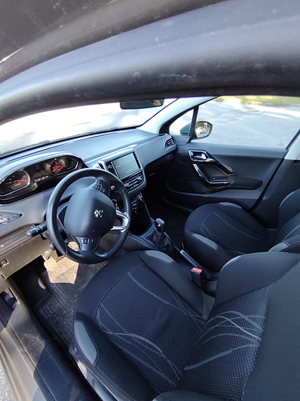 Peugeot 208 17 of 30