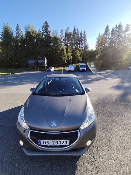 Peugeot 208 2 of 30