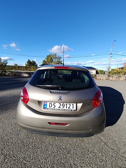 Peugeot 208 26 of 30