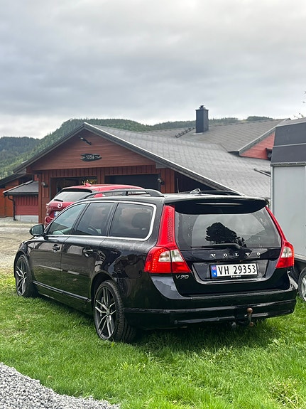 Volvo V70 2 of 9