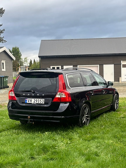 Volvo V70 3 of 9