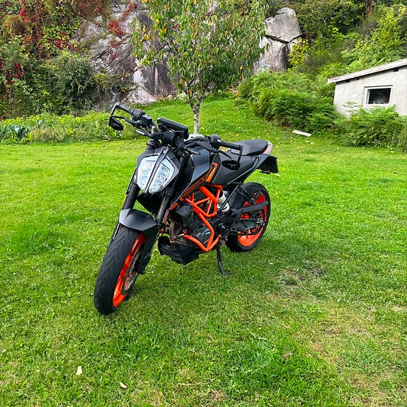 KTM 125 Duke 2 of 9