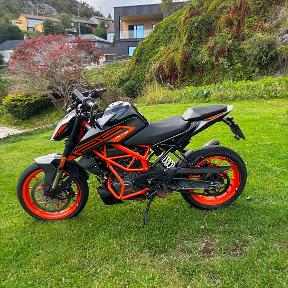 KTM 125 Duke 3 of 9