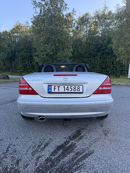 Mercedes-Benz SLK200 6 of 28