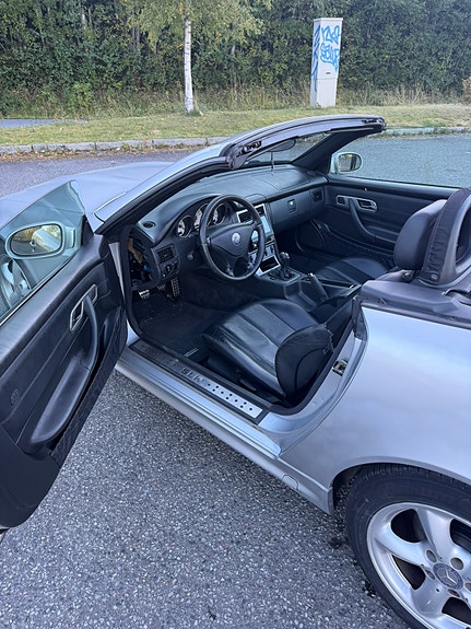 Mercedes-Benz SLK200 9 of 28