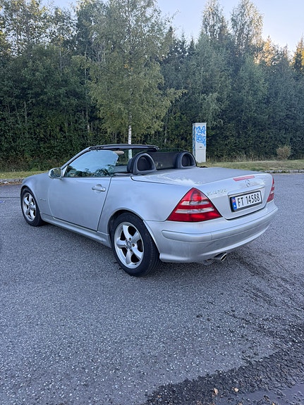 Mercedes-Benz SLK200 7 of 28