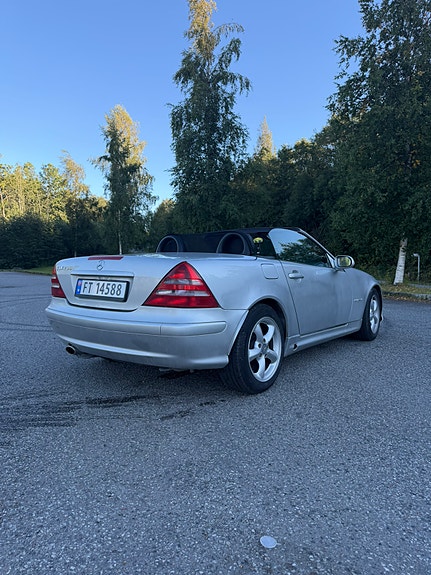 Mercedes-Benz SLK200 5 of 28