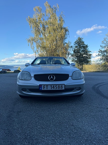 Mercedes-Benz SLK200 2 of 28