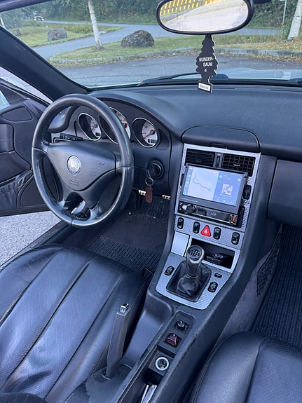 Mercedes-Benz SLK200 15 of 28