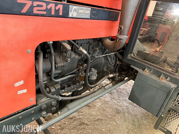 Zetor 7211 traktor 27 of 30