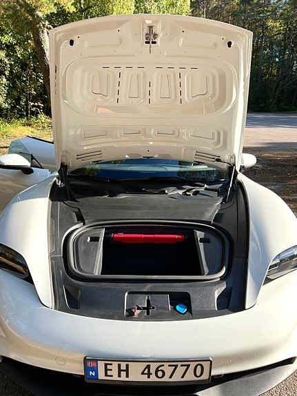 Porsche Taycan 12 of 12