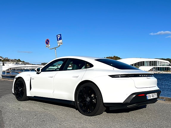 Porsche Taycan 4 of 12